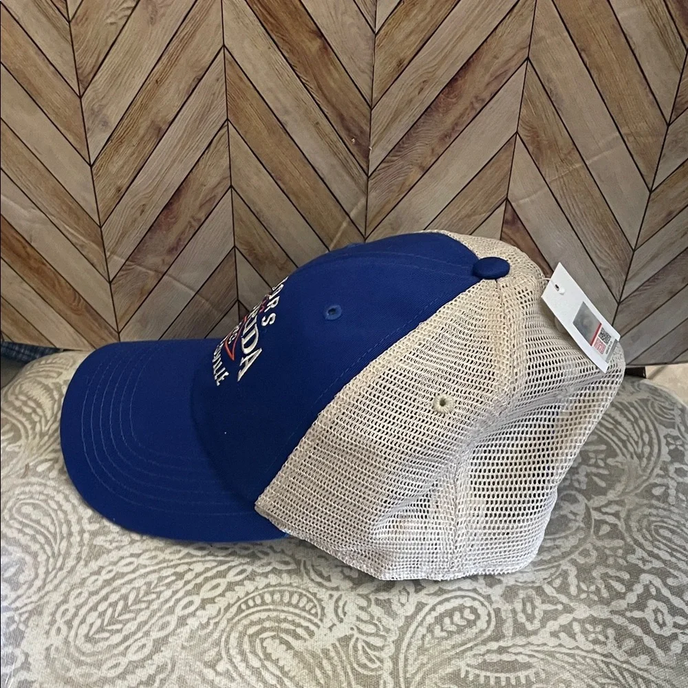 NWT‎ Florida Gators Gainesville mesh snap back Cap